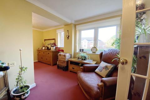 1 bedroom flat for sale, Flat 22, Pinewood Court, West Moors, Ferndown, Dorset