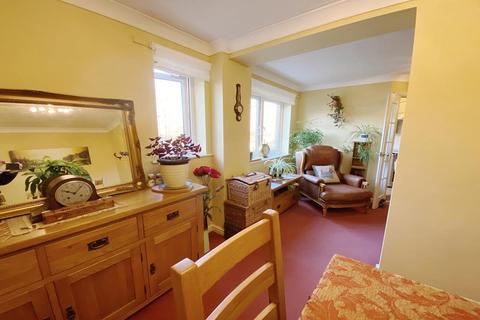 1 bedroom flat for sale, Flat 22, Pinewood Court, West Moors, Ferndown, Dorset