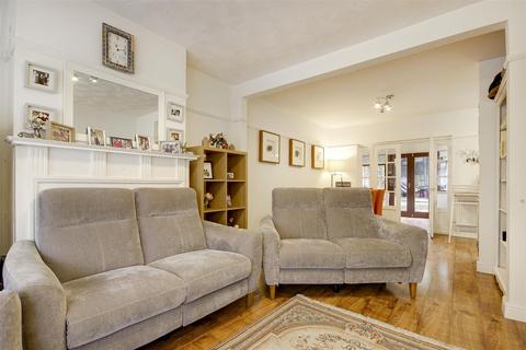 4 bedroom semi-detached house for sale, Brodie Road, Enfield