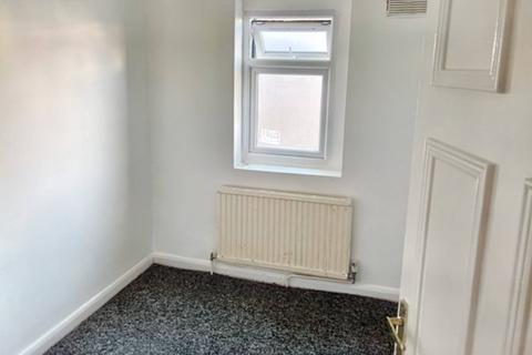 2 bedroom flat to rent, Graham Road, Harrow HA3