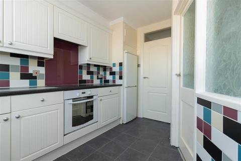 2 bedroom flat to rent, Boundary Road, Worthing