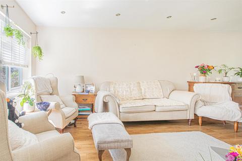 17 Brook Drive, Corsham, SN13 9AU