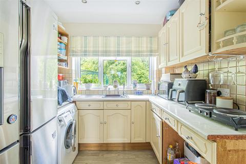 17 Brook Drive, Corsham, SN13 9AU