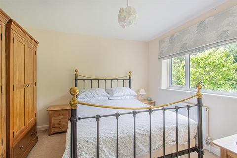 17 Brook Drive, Corsham, SN13 9AU