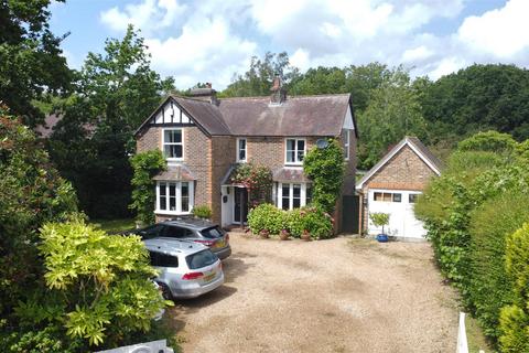 4 bedroom detached house for sale, Barnets Hill, Peasmarsh