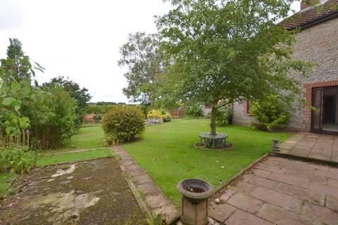 4 bedroom detached house to rent, Church Loke, Roughton, Norfolk