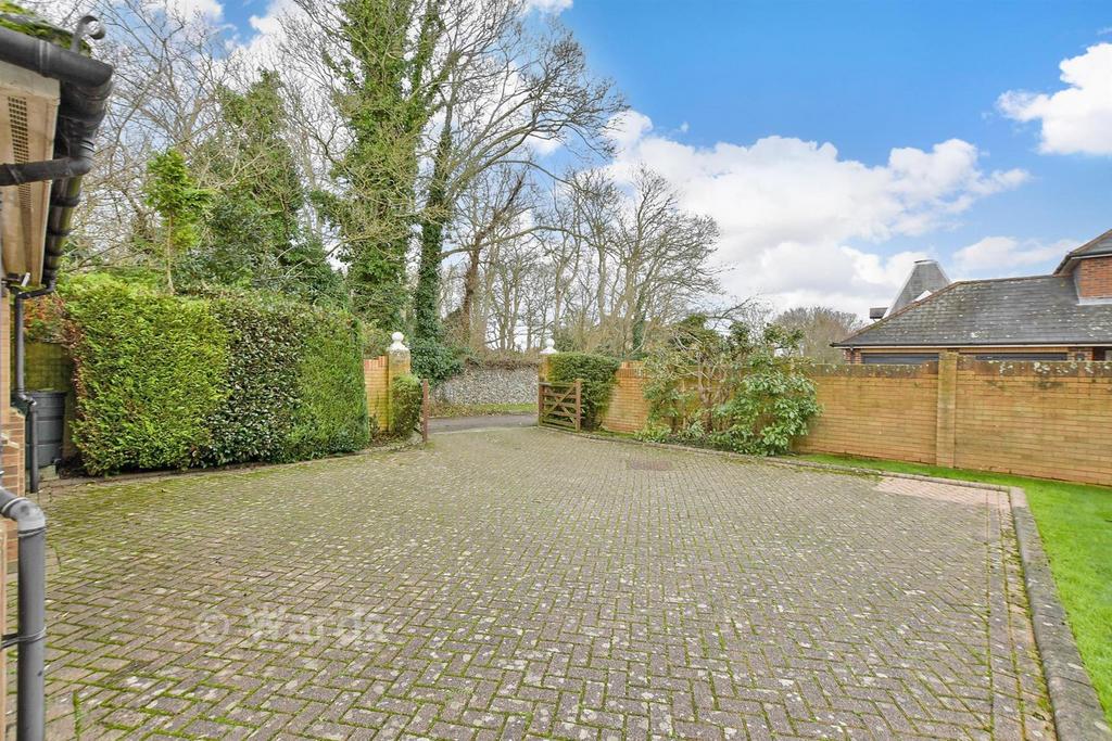 Driveway/Parking