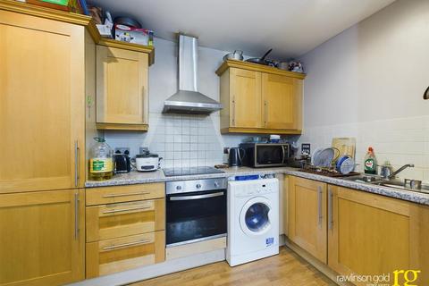 2 bedroom flat for sale, Rosslyn Crescent, Harrow