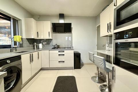 undefined, Alston Close, Bradford BD9