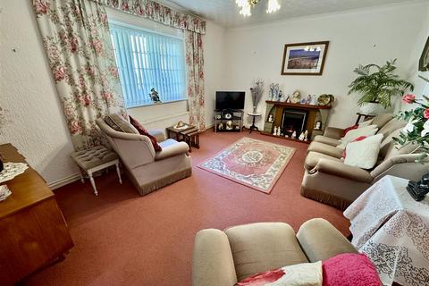 3 bedroom detached bungalow for sale, Plas Tanrallt, Pwllheli