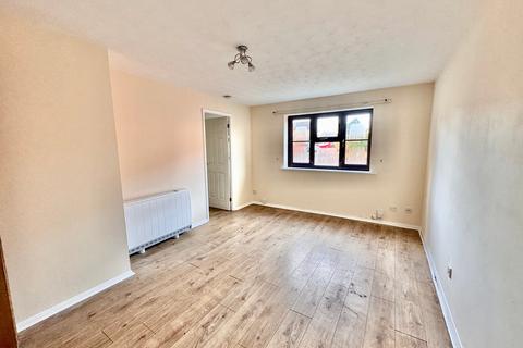 2 bedroom flat to rent, California Close, Colchester, CO4