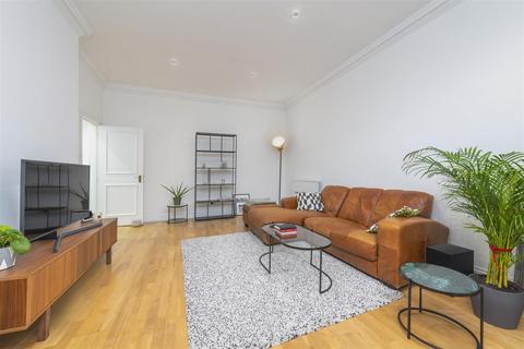 2 bedroom apartment to rent, The Avenue