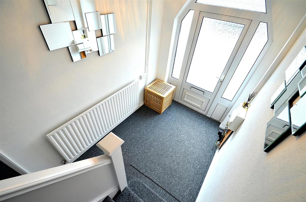 Entrance hallway .JPG