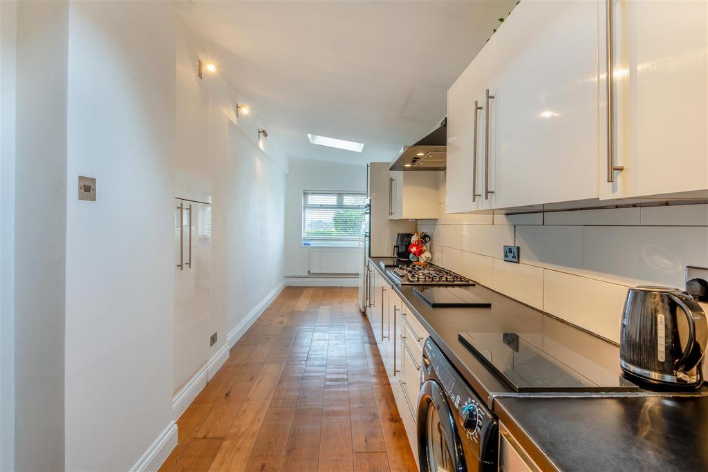 8632380-interior12.jpg