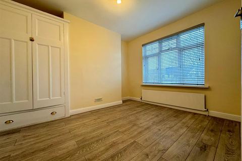 477 Eastern Avenue, Ilford, IG2 6LS