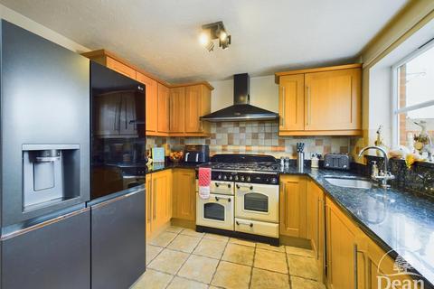 4 bedroom detached house for sale, The Spires, Lydney GL15