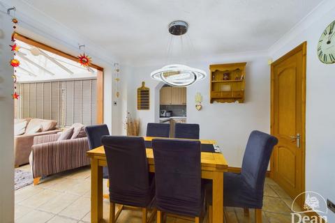 4 bedroom detached house for sale, The Spires, Lydney GL15