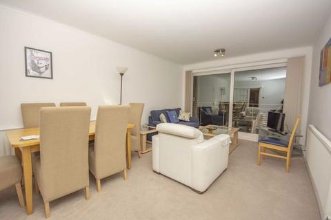 2 bedroom flat to rent, Holders Hill Road, London NW4