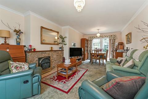 1 Avenue Close, Andover, SP10 3ER