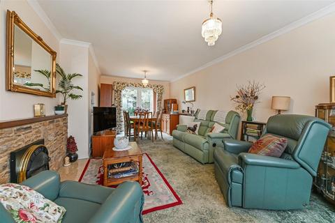 1 Avenue Close, Andover, SP10 3ER