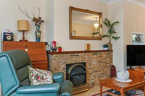 1 Avenue Close, Andover, SP10 3ER