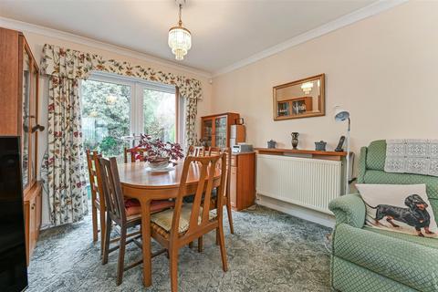 1 Avenue Close, Andover, SP10 3ER