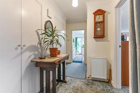 1 Avenue Close, Andover, SP10 3ER