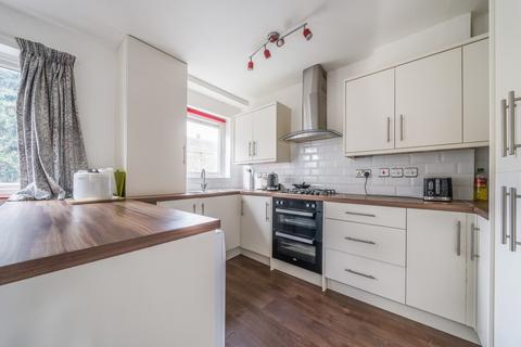 2 bedroom flat to rent, Carston Close London SE12