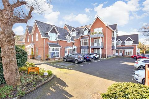 2 bedroom apartment for sale, Oak Grange, Totland Bay PO39