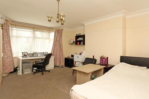 undefined, Boston Manor Road, Brentford