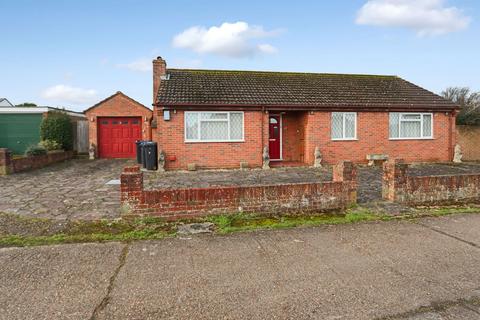 3 bedroom detached bungalow for sale, Lingfield Gardens, Coulsdon, CR5 1QQ