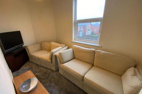 2 bedroom flat to rent, Rhosddu Road, Wrexham, LL11