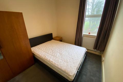 2 bedroom flat to rent, Rhosddu Road, Wrexham, LL11