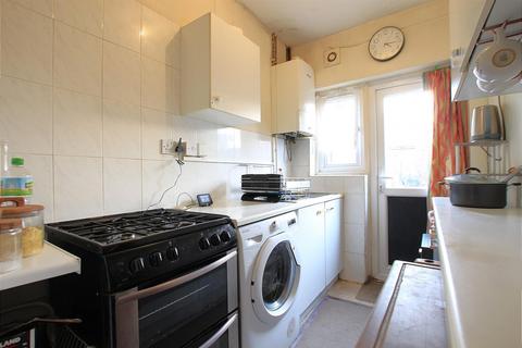 3 bedroom terraced house to rent, Vincent Road, Hounslow TW4