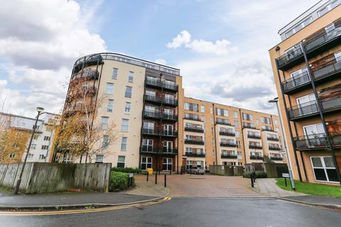 1 bedroom flat to rent, Lanadron Close, Isleworth TW7