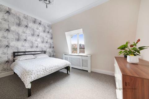 Flat 4, 92 Sunningfields Road, London, NW4 4RH