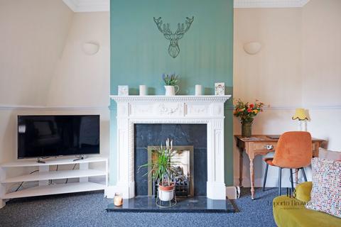 Flat 4, 92 Sunningfields Road, London, NW4 4RH