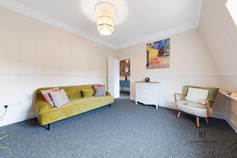Flat 4, 92 Sunningfields Road, London, NW4 4RH