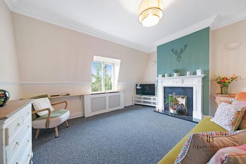 Flat 4, 92 Sunningfields Road, London, NW4 4RH
