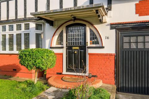 4 bedroom semi-detached house for sale, Nutter Lane, Wanstead