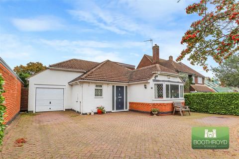 2 bedroom detached bungalow for sale, Highland Road, Kenilworth