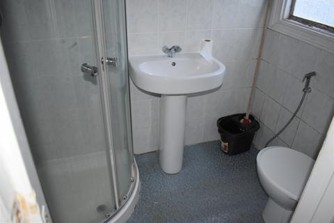 2 bedroom flat to rent, London, NW6