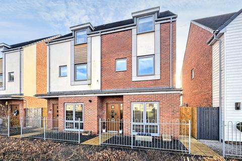 4 bedroom townhouse for sale, Whitworth Park Drive, Elba Park, Houghton Le Spring, Tyne and Wear, DH4 6GP