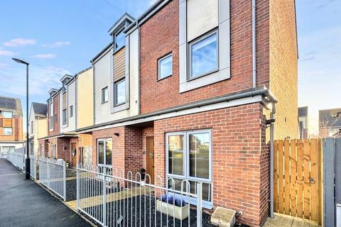 4 bedroom townhouse for sale, Whitworth Park Drive, Elba Park, Houghton Le Spring, Tyne and Wear, DH4 6GP