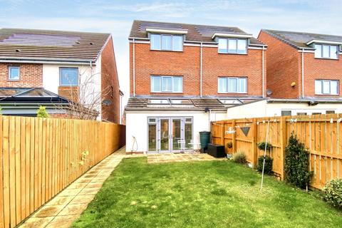 4 bedroom townhouse for sale, Whitworth Park Drive, Elba Park, Houghton Le Spring, Tyne and Wear, DH4 6GP