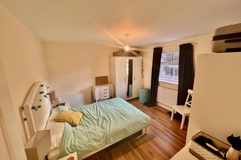 1 bedroom flat to rent, Goldhawk Road