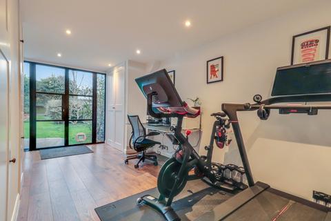 128 Burlescoombe Road, Southend-on-sea, SS1 3PS