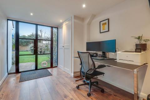 128 Burlescoombe Road, Southend-on-sea, SS1 3PS
