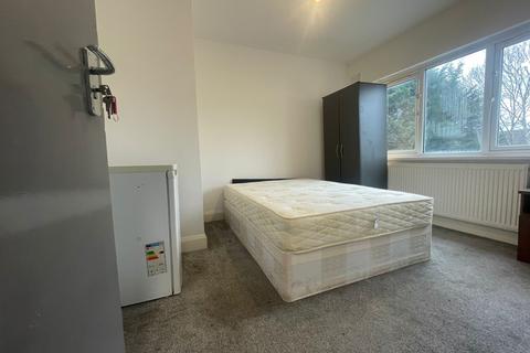 7 bedroom bedsit to rent, Foulsham Road, Thornton Heath CR7