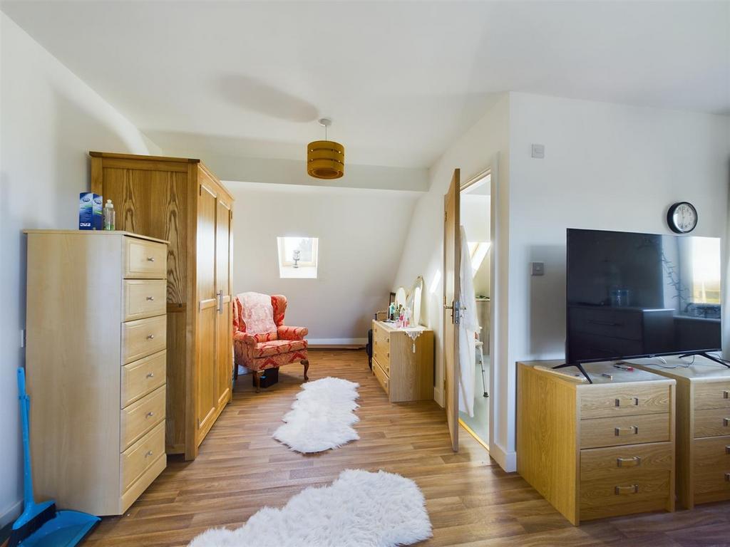 Master Bedroom (2).jpg